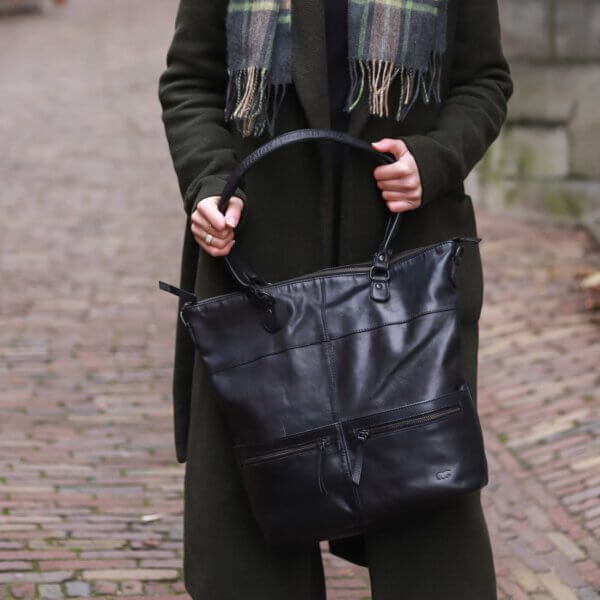 Bear Design Handtasche Umhängetasche Shopper Unterwegs City Rapperswil Style Leder Ledertaschen Fae aus robustem Leder für den Alltag